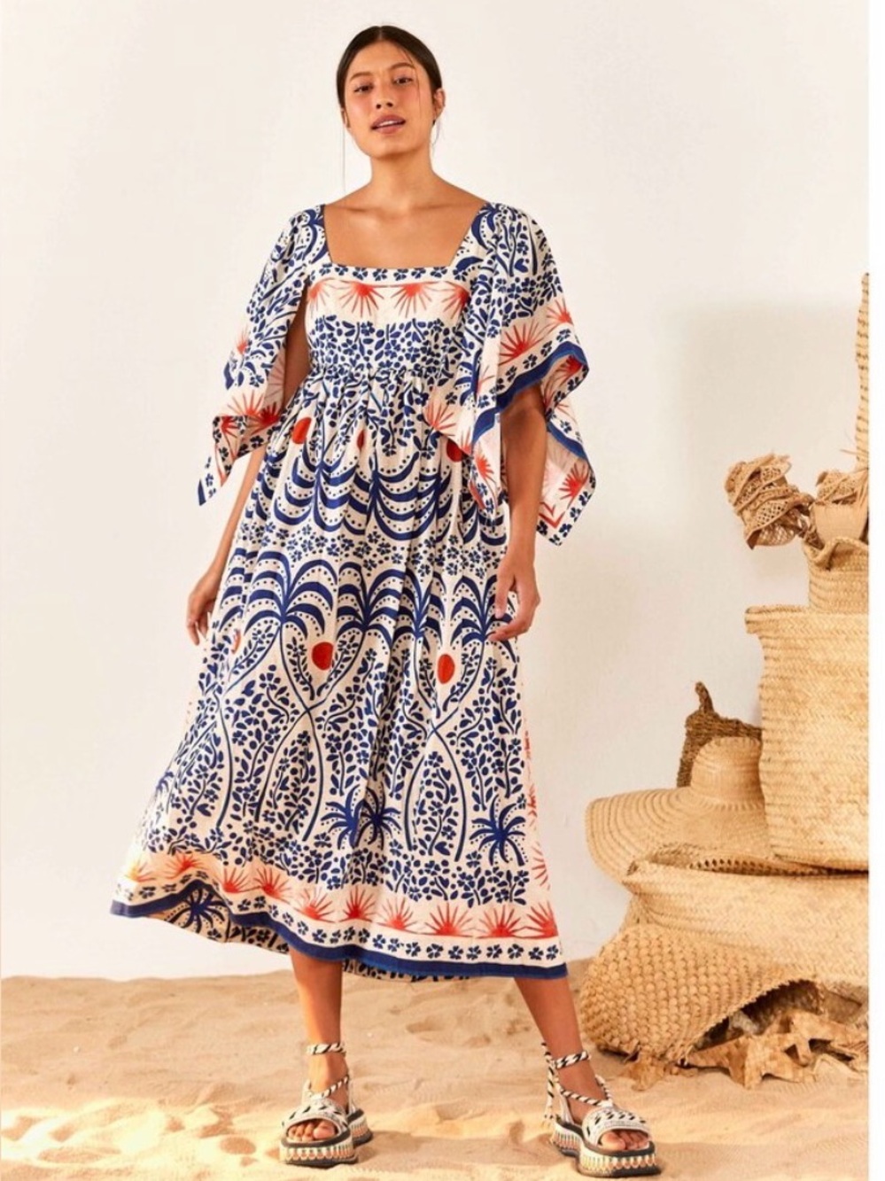 NWOT FARM RIO Afternoon Breeze
Midi Dress size medium.